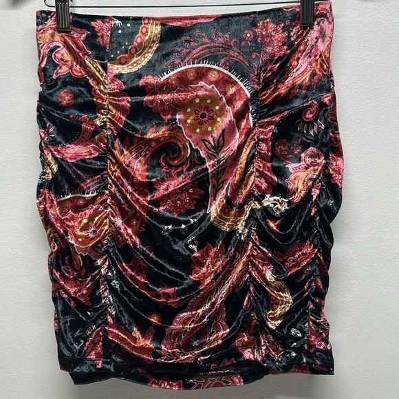 Free People GiGi Mini Skirt Velour Velvet Stretch Paisley Floral Black Medium - Picture 5 of 8
